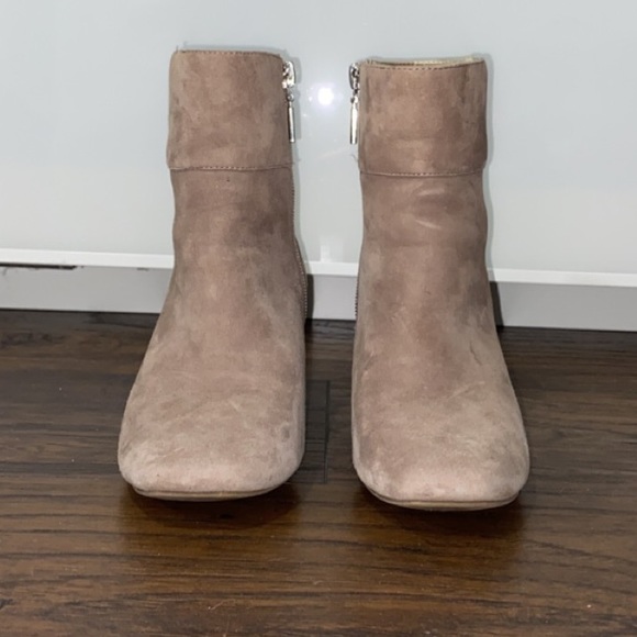 Jones New York Brittany Booties - Picture 4 of 6